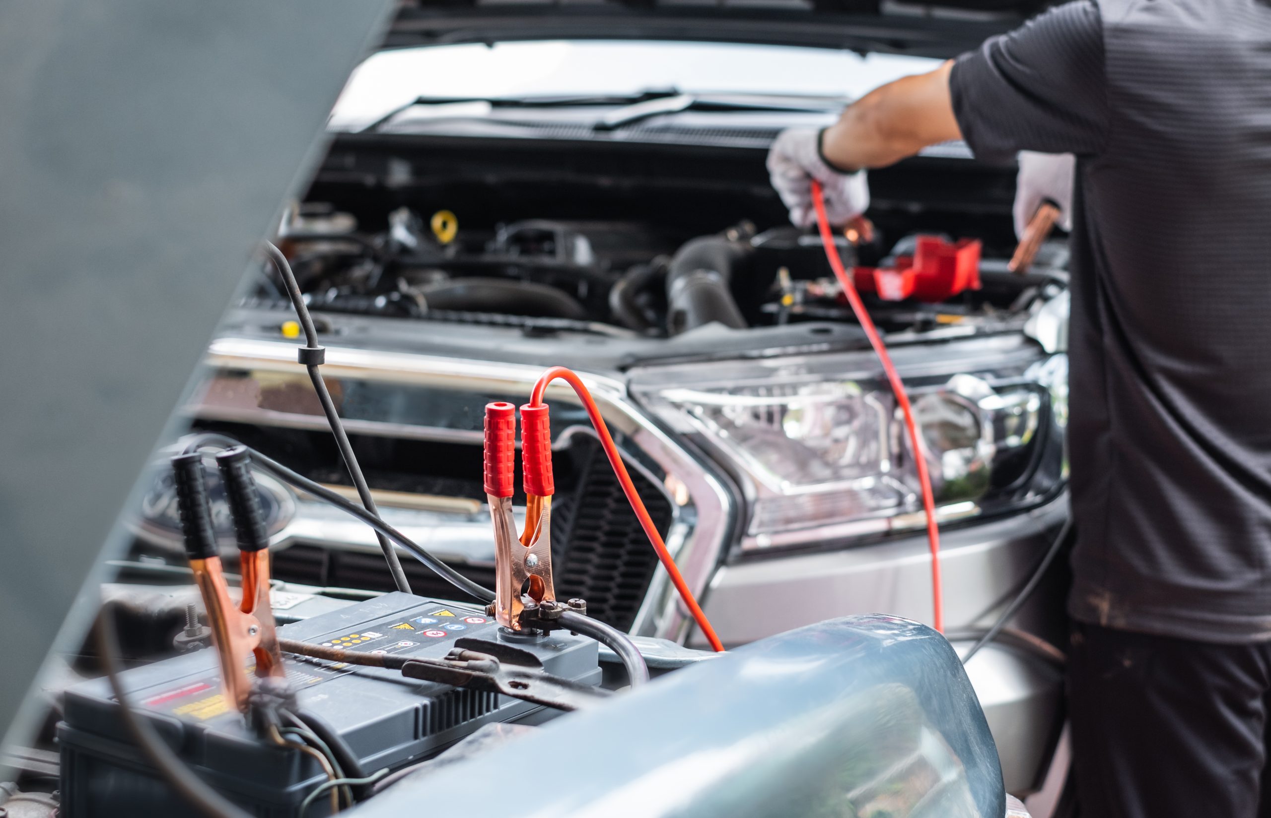 Jumpstart cables for hybrid car