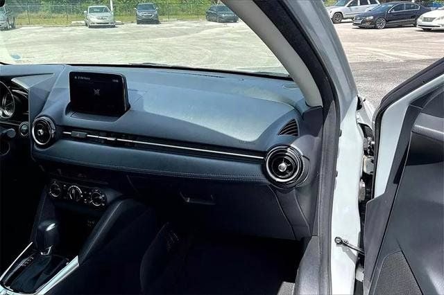 2020 Toyota Yaris Hatchback LE