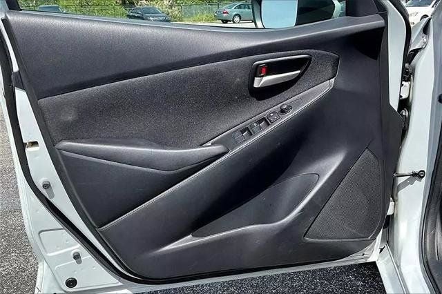 2020 Toyota Yaris Hatchback LE
