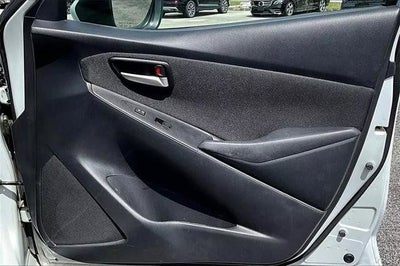 2020 Toyota Yaris Hatchback LE