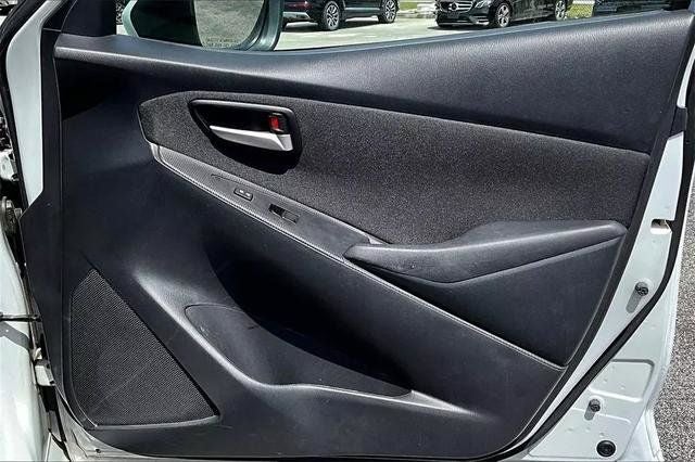 2020 Toyota Yaris Hatchback LE