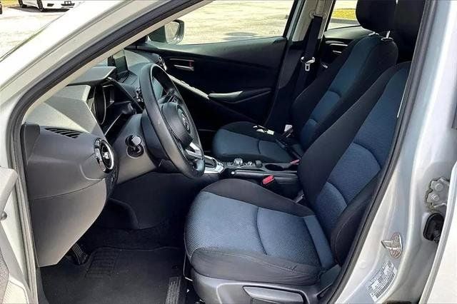 2020 Toyota Yaris Hatchback LE