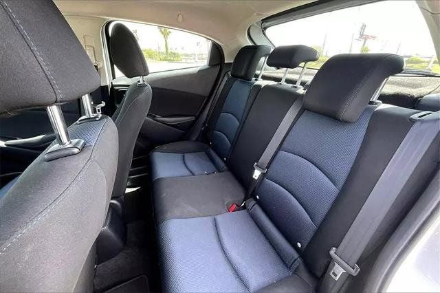 2020 Toyota Yaris Hatchback LE