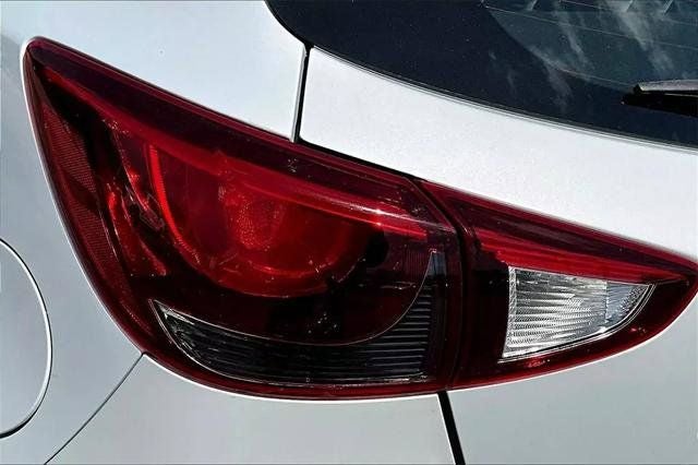 2020 Toyota Yaris Hatchback LE