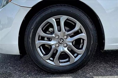 2020 Toyota Yaris Hatchback LE