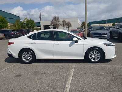 2025 Toyota CAMRY LE
