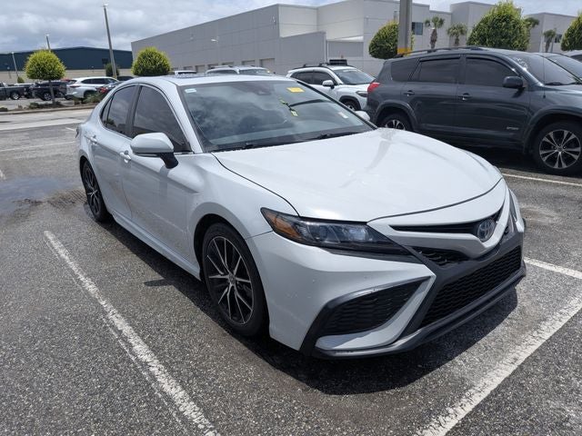 2023 Toyota Camry SE Hybrid's photo