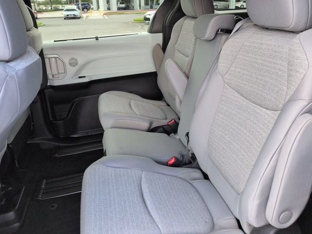 2025 Toyota Sienna LE 8 Passenger