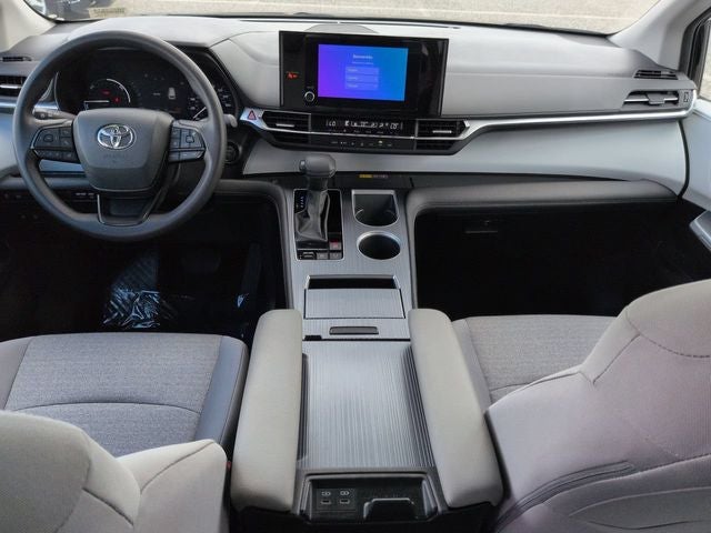 2025 Toyota Sienna LE 8 Passenger