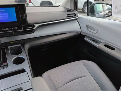 2025 Toyota Sienna LE 8 Passenger