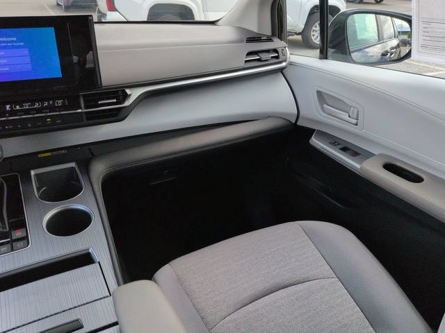 2025 Toyota Sienna LE 8 Passenger