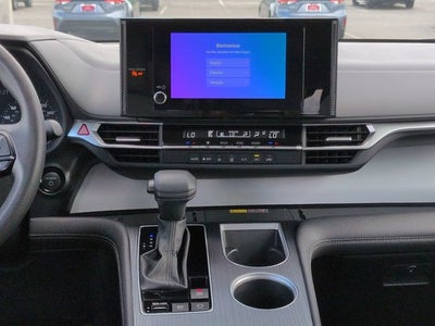 2025 Toyota Sienna LE 8 Passenger