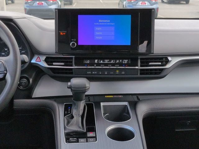 2025 Toyota Sienna LE 8 Passenger