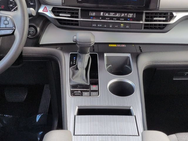 2025 Toyota Sienna LE 8 Passenger