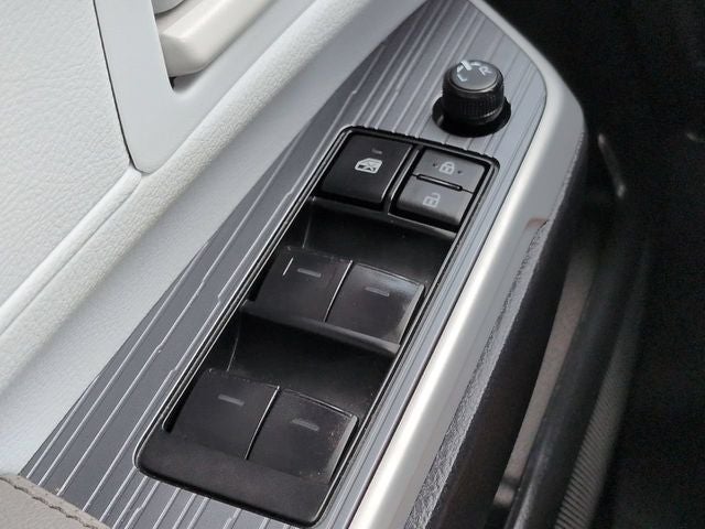 2025 Toyota Sienna LE 8 Passenger