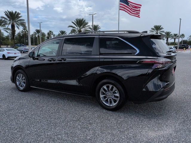 2025 Toyota Sienna LE 8 Passenger