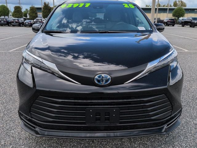 2025 Toyota Sienna LE 8 Passenger