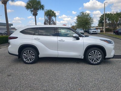 2026 Toyota Highlander Hybrid Platinum