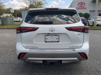 2026 Toyota Highlander Hybrid Platinum
