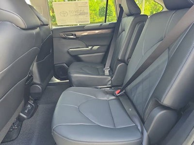 2026 Toyota Highlander Hybrid Hybrid Platinum