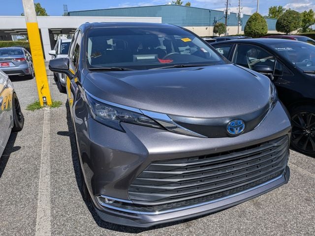 2024 Toyota Sienna XLE 8 Passenger