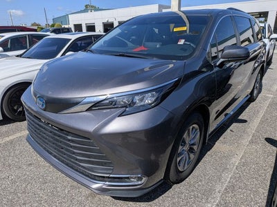 2024 Toyota Sienna XLE 8 Passenger