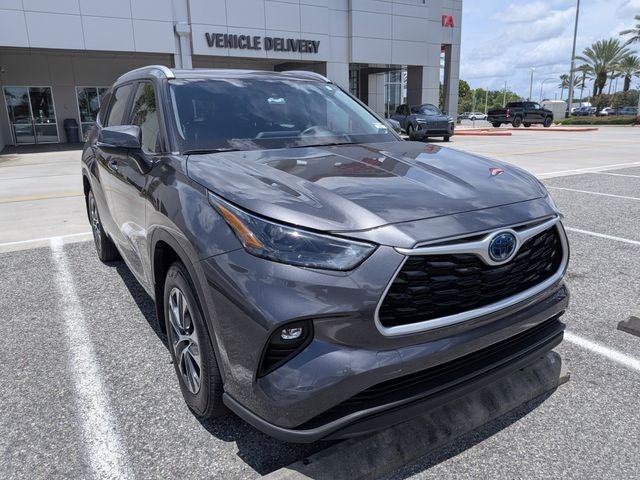 2024 Toyota Highlander Hybrid XLE FWD's photo