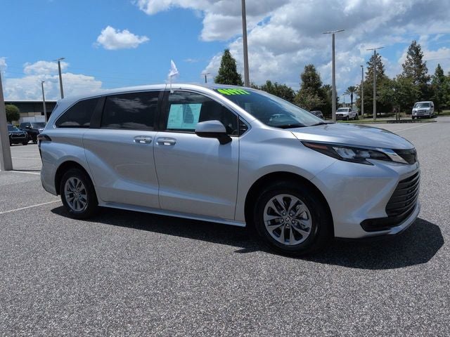 2025 Toyota Sienna LE 8 Passenger