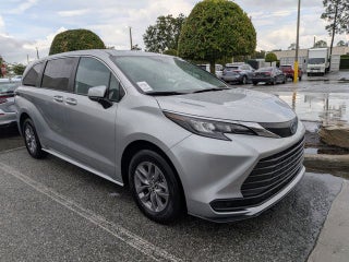 2025 Toyota Sienna LE 8 Passenger
