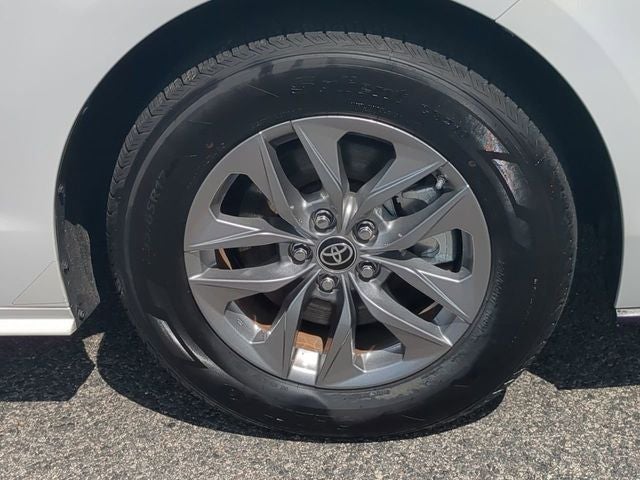 2024 Toyota SIENNA LE LE 8 Passenger