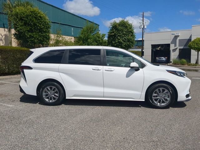 2024 Toyota SIENNA LE LE 8 Passenger