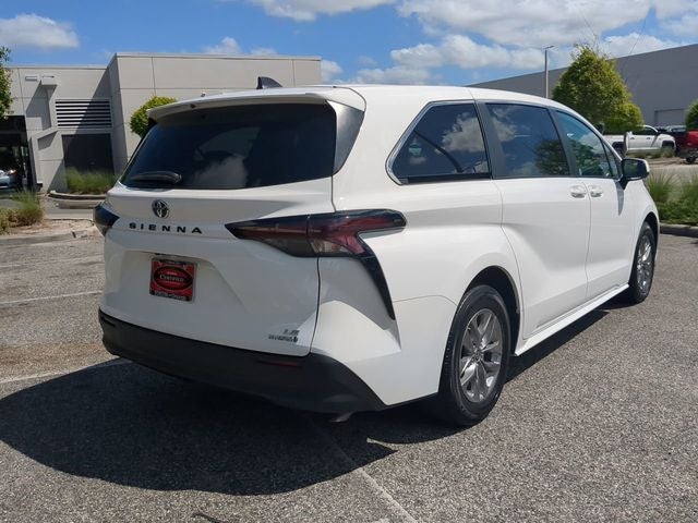 2024 Toyota SIENNA LE LE 8 Passenger