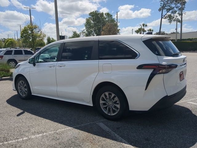2024 Toyota SIENNA LE LE 8 Passenger
