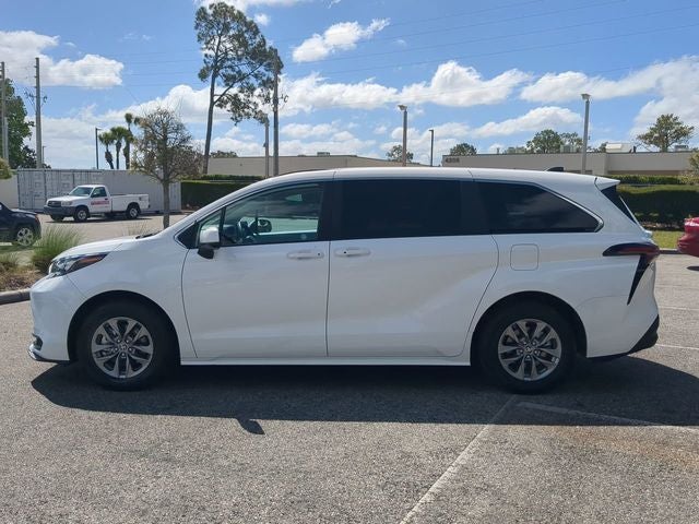 2024 Toyota SIENNA LE LE 8 Passenger