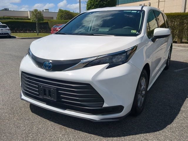 2024 Toyota SIENNA LE LE 8 Passenger
