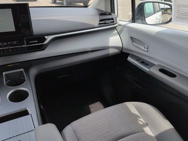 2025 Toyota SIENNA LE LE 8 Passenger