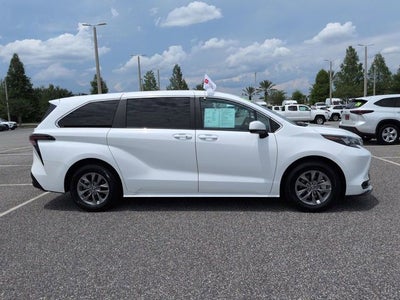 2025 Toyota SIENNA LE LE 8 Passenger