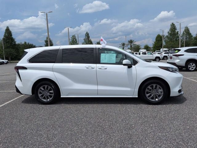 2025 Toyota SIENNA LE LE 8 Passenger