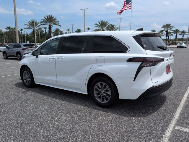 2025 Toyota SIENNA LE LE 8 Passenger