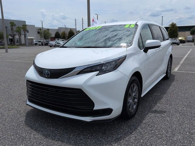2025 Toyota SIENNA LE LE 8 Passenger