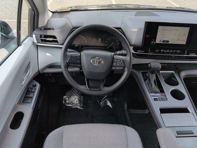 2025 Toyota SIENNA LE LE 8 Passenger