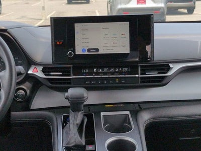 2025 Toyota SIENNA LE LE 8 Passenger