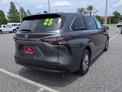 2025 Toyota SIENNA LE LE 8 Passenger