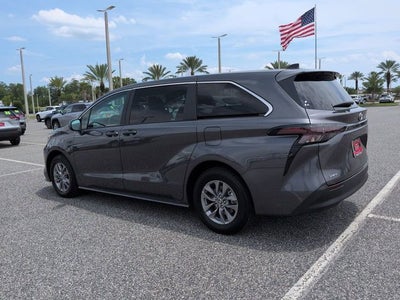 2025 Toyota SIENNA LE LE 8 Passenger