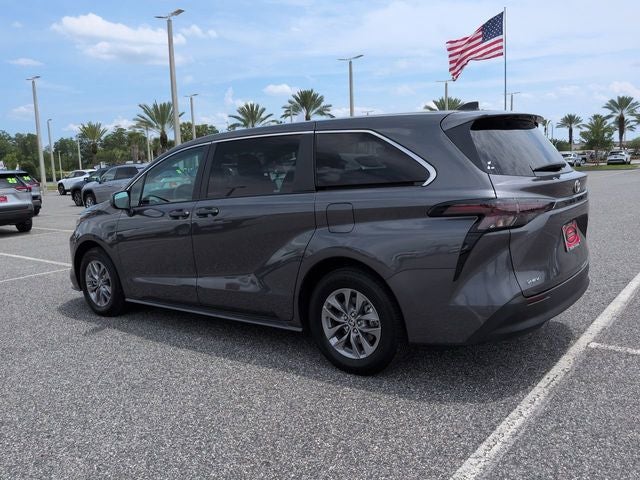 2025 Toyota SIENNA LE LE 8 Passenger