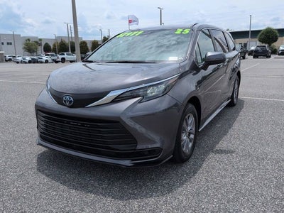 2025 Toyota SIENNA LE LE 8 Passenger