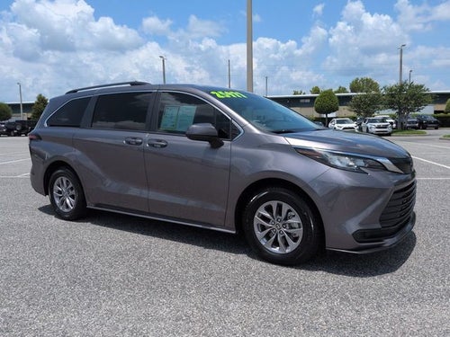 2022 Toyota Sienna LE 8 Passenger