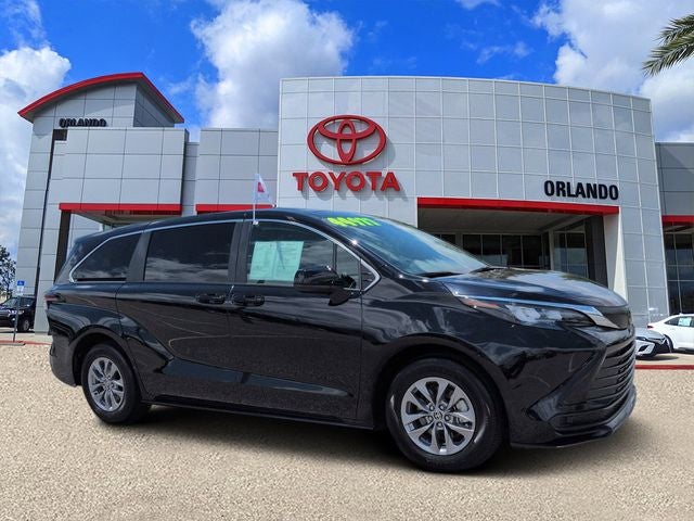 2026 Toyota Sienna LE 8 Passenger