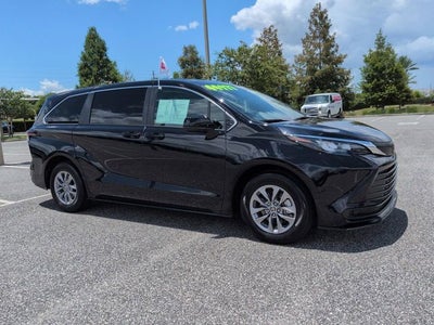 2026 Toyota Sienna LE 8 Passenger