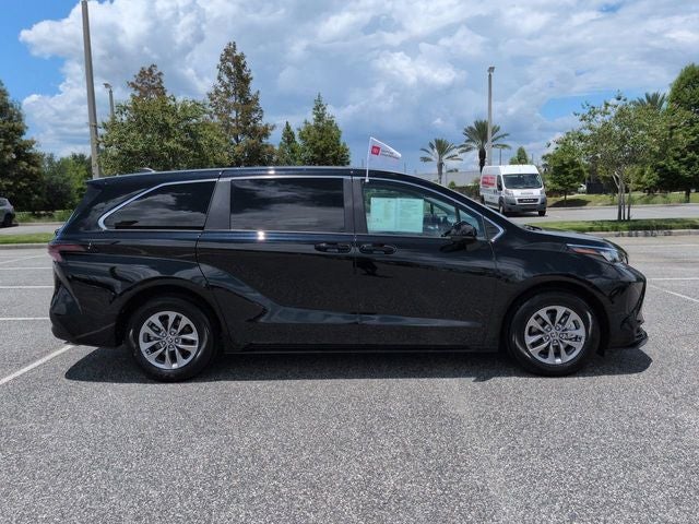 2026 Toyota Sienna LE 8 Passenger